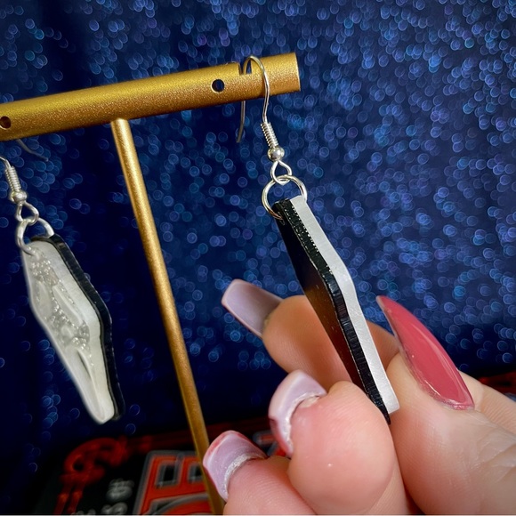 Ghost Face glitter dangle earrings - Picture 6 of 8